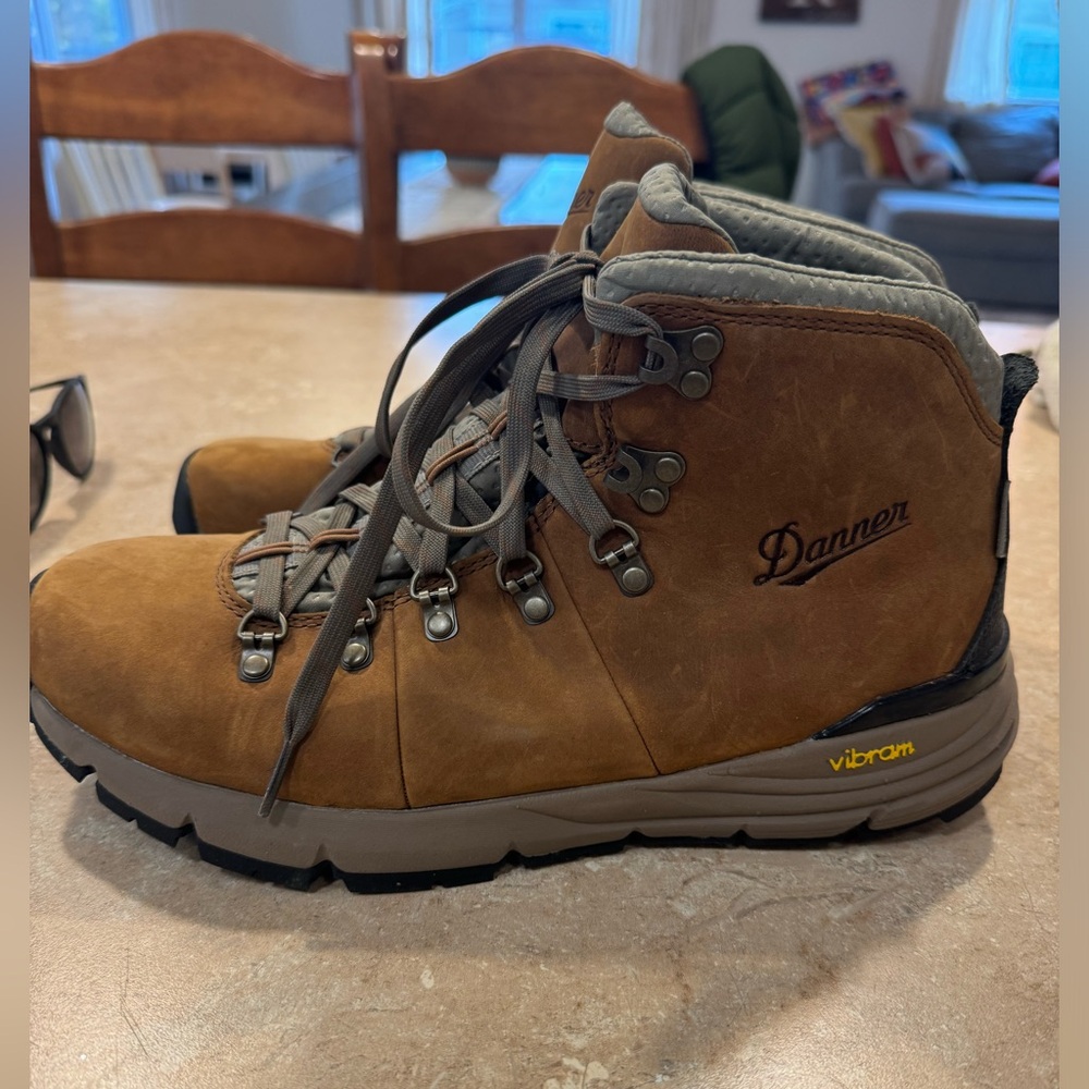 NWOT Danner Waterproof Hiking Boots 10.5